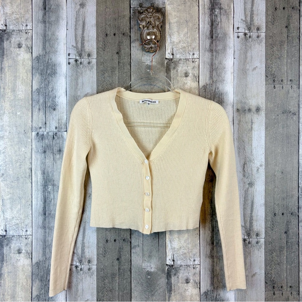 Reformation Ribbed V Neck Cropped Cardigan in Cream Size XS.